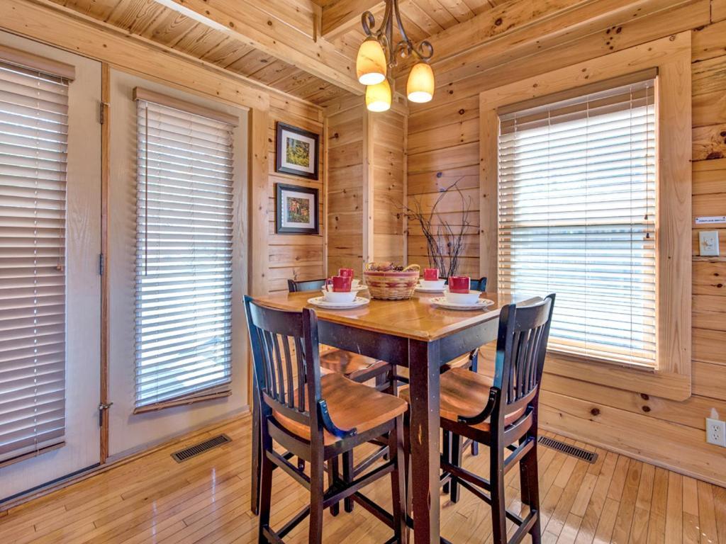 Апартаменты Misty Mountain Hideaway Пиджен-Фордж Экстерьер фото